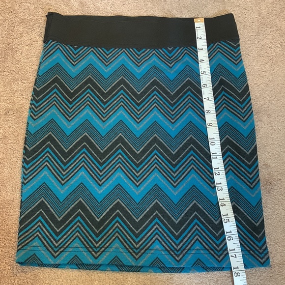 EUC Blue & Black Chevron Maurice’s Pencil Skirt - Picture 3 of 6